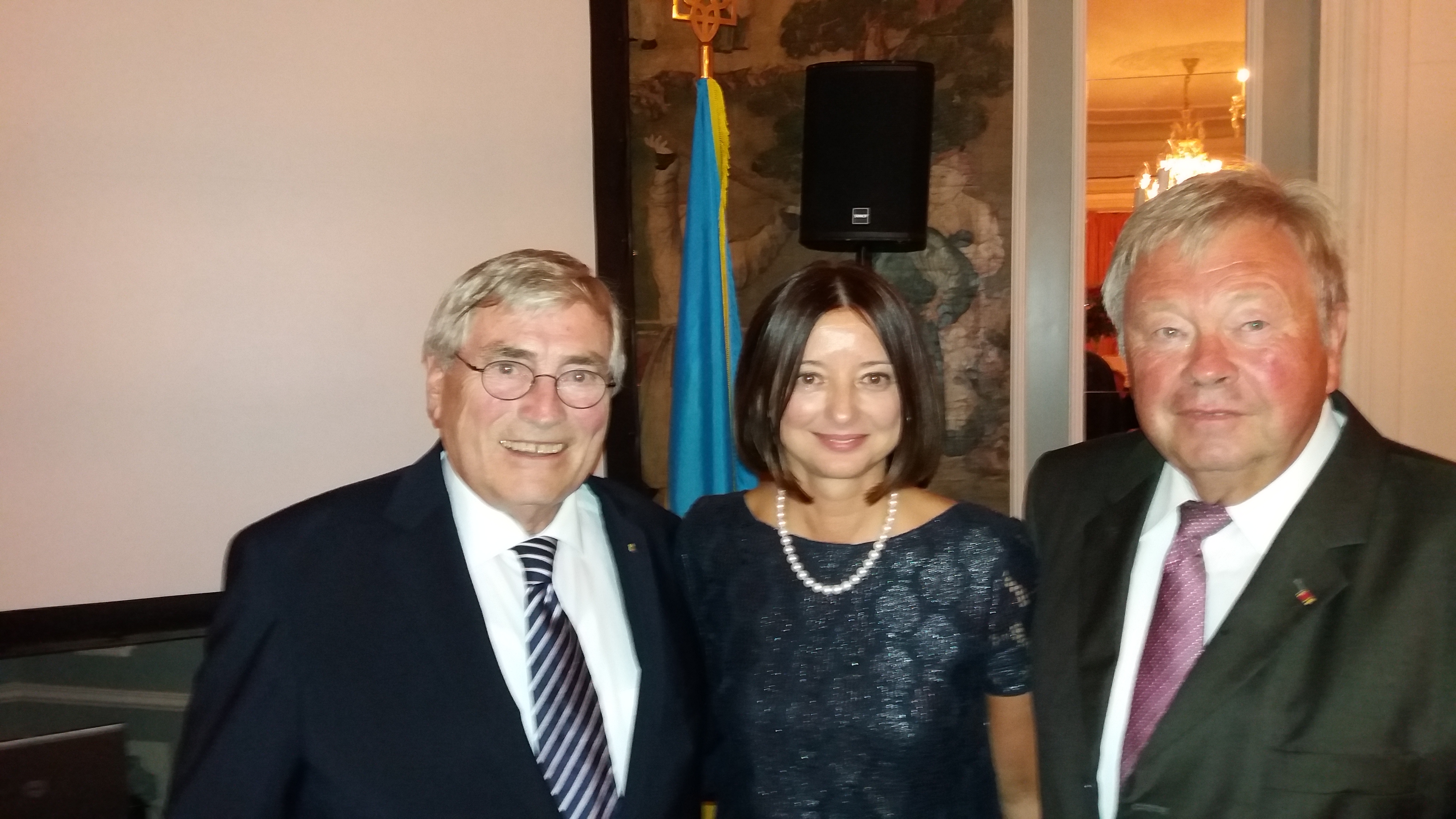 Hansjürgen Doss, Honorarkonsul der Ukraine (li.), und Rolf Konersmann, Vorsitzender von 